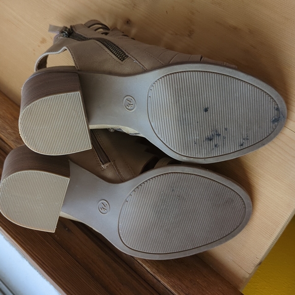 Open Toe Block Heels - Picture 6 of 8